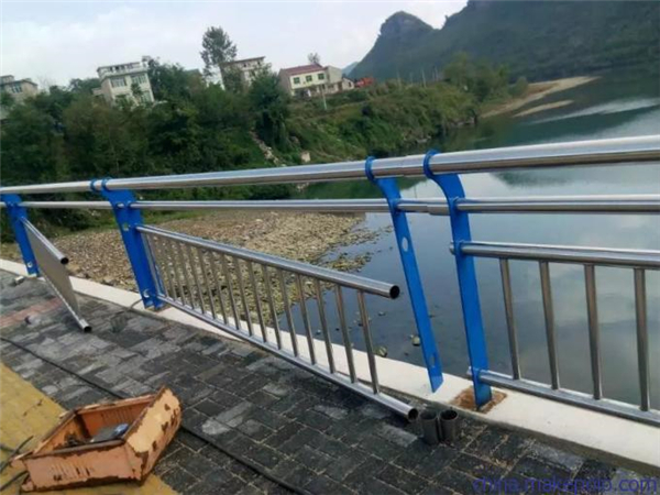 陵水不锈钢复合管护栏是一种卓越的防护材料