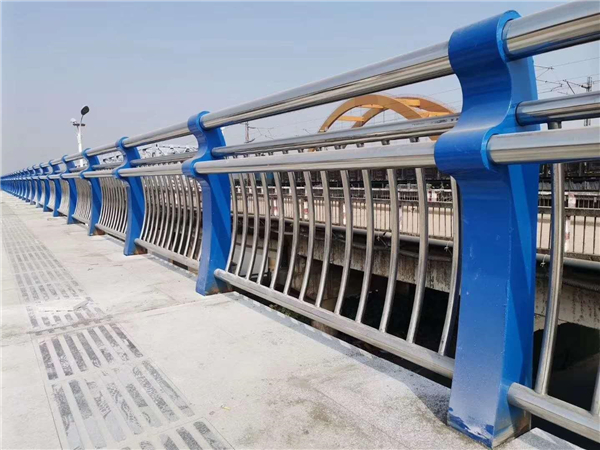陵水304不锈钢复合管护栏的生产工艺揭秘